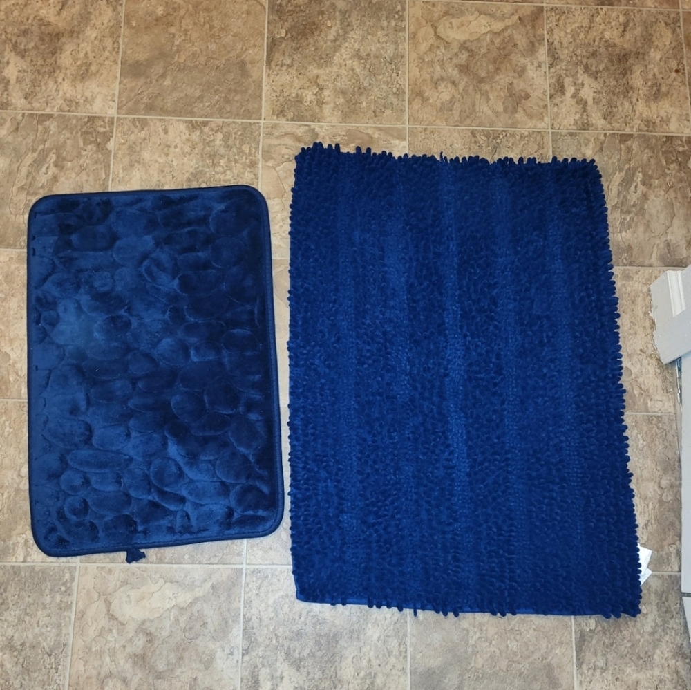 Luxurious Navy Blue Bath Mat Set